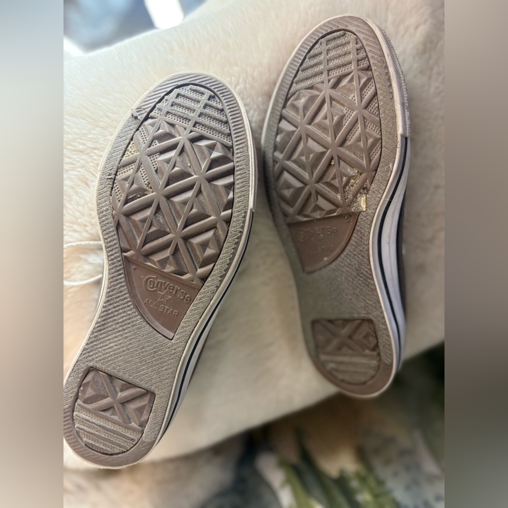 Gray Converse 🌵7.5 Women’s 5.5 Men’s - Picture 4 of 10
